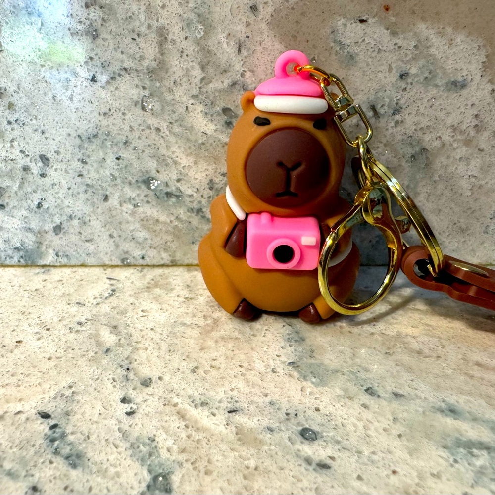 CAPYBARA KEYCHAIN NEW